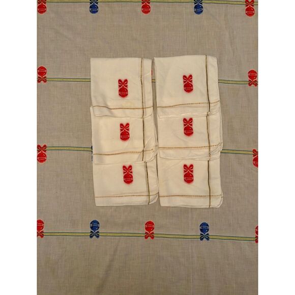 Vintage Machine Embroidered Christmas Tablecloth Six Napkins Ornaments - Picture 3 of 9